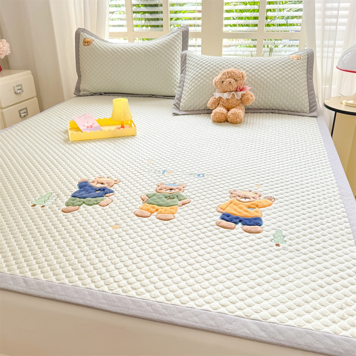 91家纺网 家纺一手货源 找家纺 （总）优贝家纺 2026新款高克重PE聚乙中分子复合凉感软席贴布绣凉席三件套