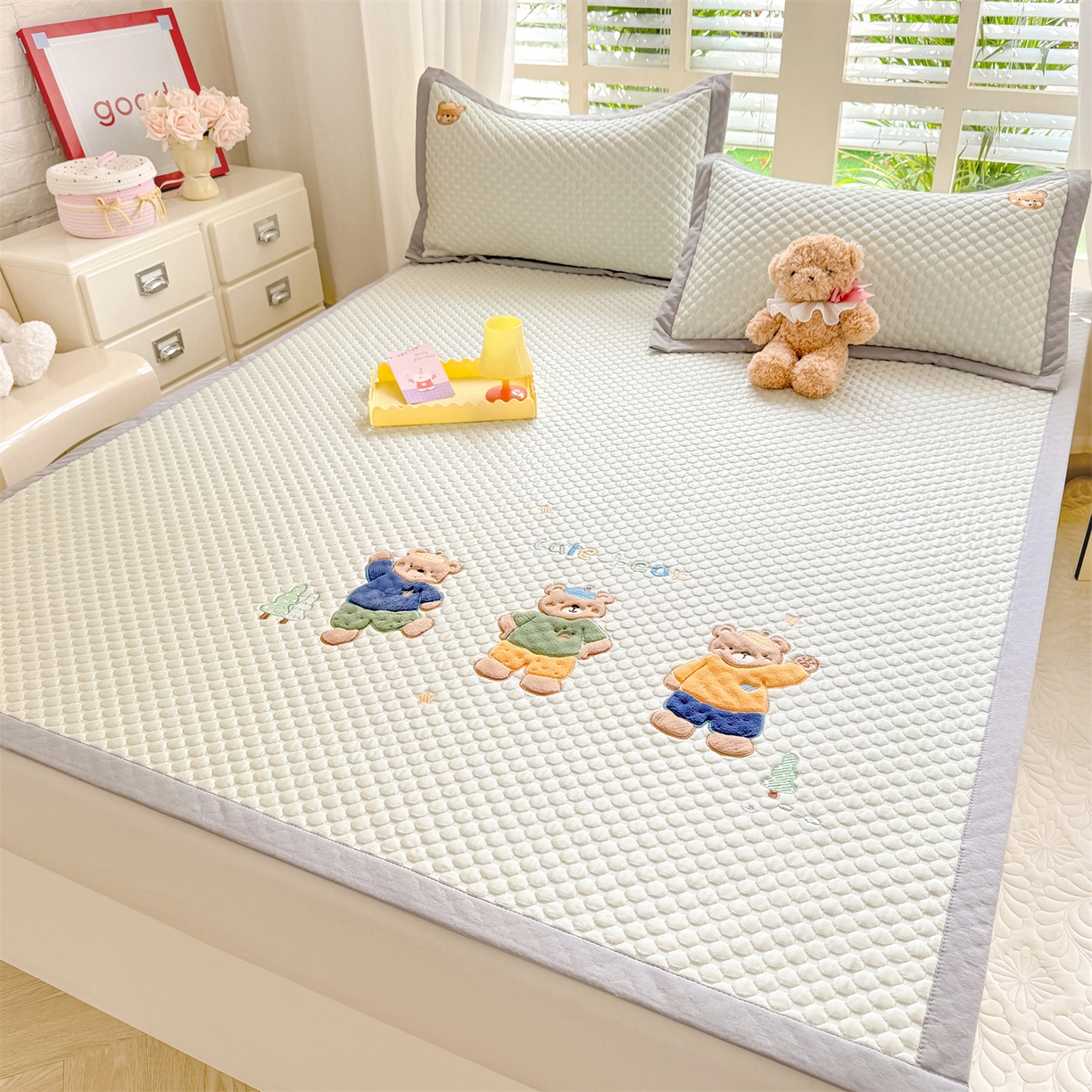 91家纺网 家纺一手货源 找家纺 （总）优贝家纺 2026新款高克重PE聚乙中分子复合凉感软席贴布绣凉席三件套