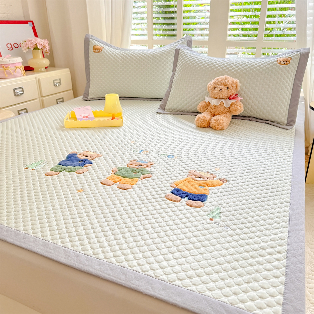 91家纺网 家纺一手货源 找家纺 （总）优贝家纺 2026新款高克重PE聚乙中分子复合凉感软席贴布绣凉席三件套