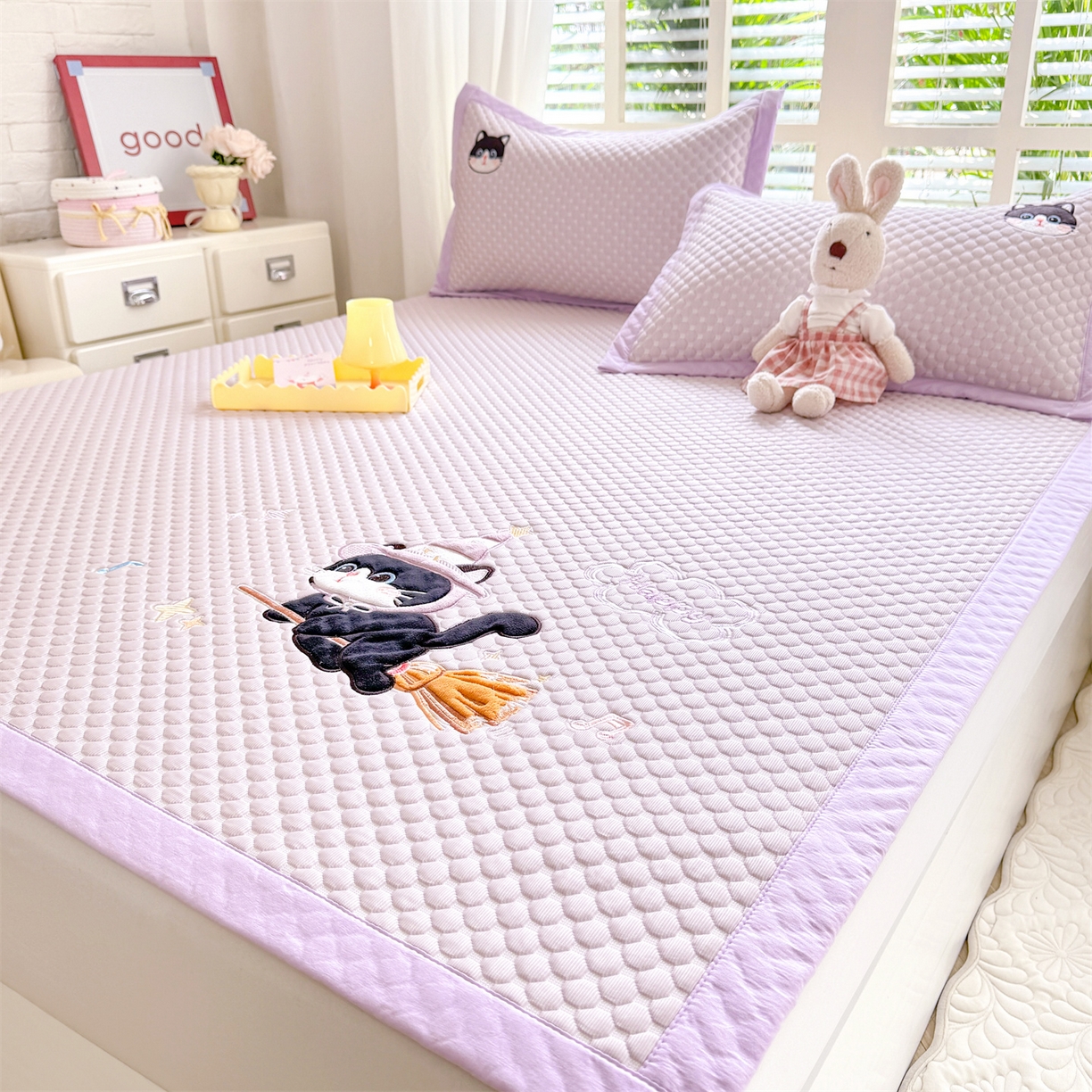 91家纺网 家纺一手货源 找家纺 优贝家纺 2026新款高克重PE聚乙中分子复合凉感软席贴布绣凉席三件套 黑猫警长