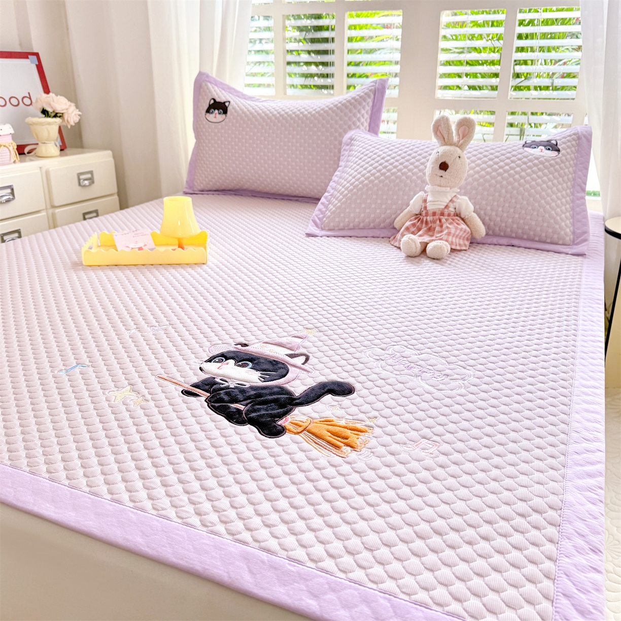 91家纺网 家纺一手货源 找家纺 优贝家纺 2026新款高克重PE聚乙中分子复合凉感软席贴布绣凉席三件套 黑猫警长