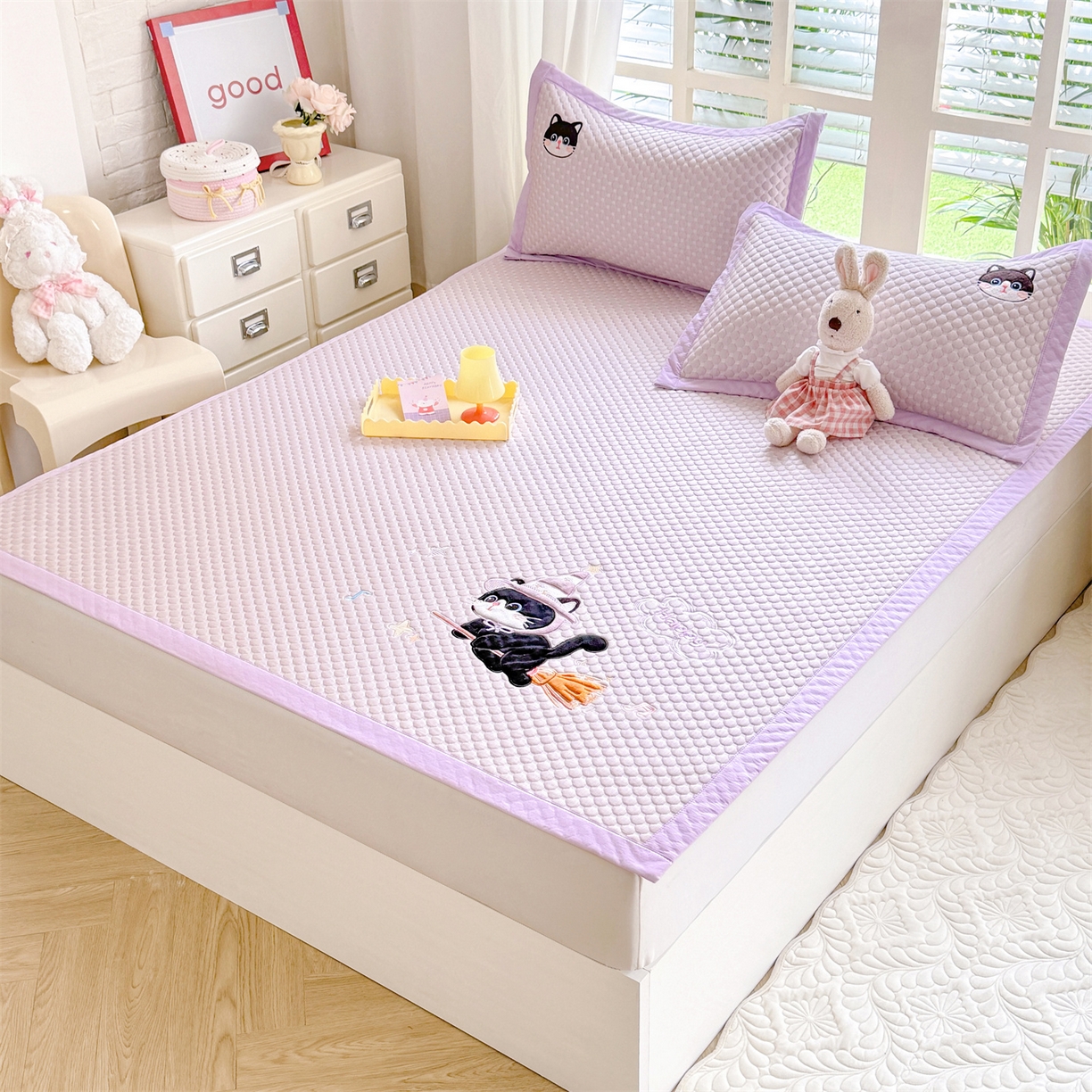 91家纺网 家纺一手货源 找家纺 优贝家纺 2026新款高克重PE聚乙中分子复合凉感软席贴布绣凉席三件套 黑猫警长