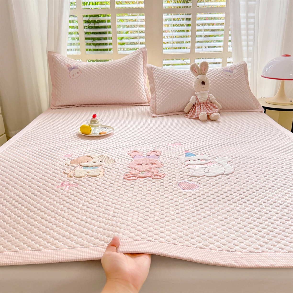 优贝家纺 2026新款高克重PE聚乙中分子复合凉感软席贴布绣凉席三件套 小兔乐园