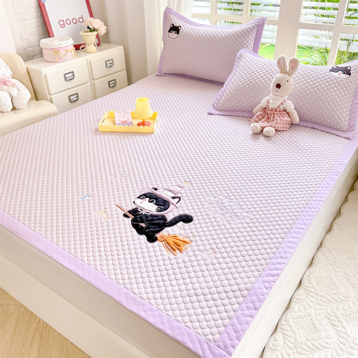 91家纺网 家纺一手货源 找家纺 优贝家纺 2026新款高克重PE聚乙中分子复合凉感软席贴布绣凉席三件套 黑猫警长