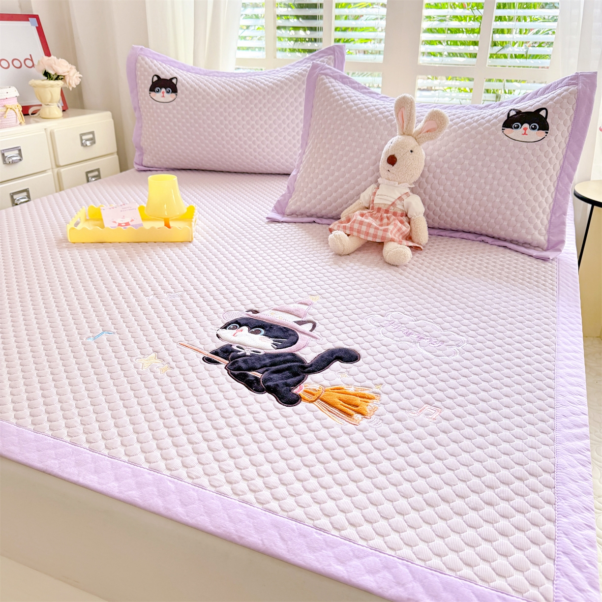 91家纺网 家纺一手货源 找家纺 优贝家纺 2026新款高克重PE聚乙中分子复合凉感软席贴布绣凉席三件套 黑猫警长