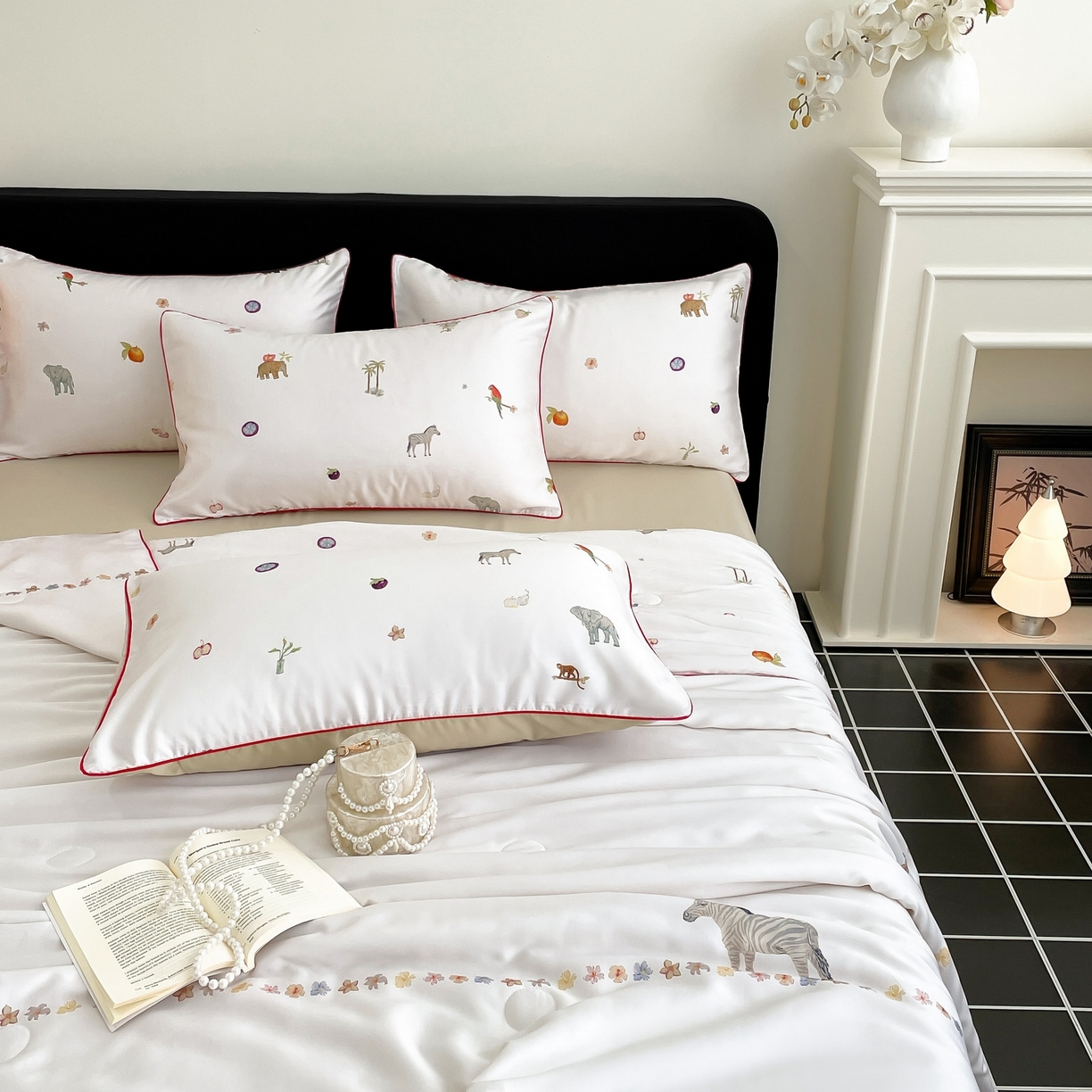 91家纺网 家纺一手货源 找家纺 慕晨 2026新款莱赛尔数码印高级简奢卡通大版印花丝滑夏被四件套 斑马--米白