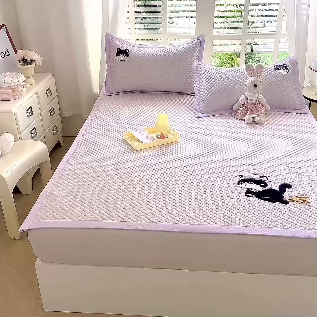 91家纺网 家纺一手货源 找家纺 优贝家纺 2026新款高克重PE聚乙中分子复合凉感软席贴布绣凉席三件套 黑猫警长