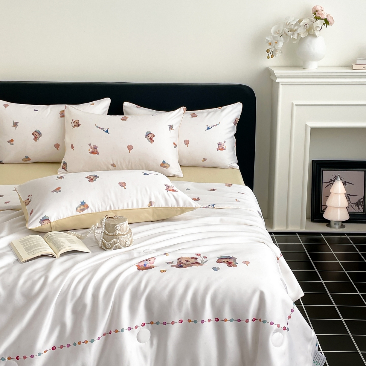 91家纺网 家纺一手货源 找家纺 慕晨 2026新款莱赛尔数码印高级简奢卡通大版印花丝滑夏被四件套 三只熊--米白