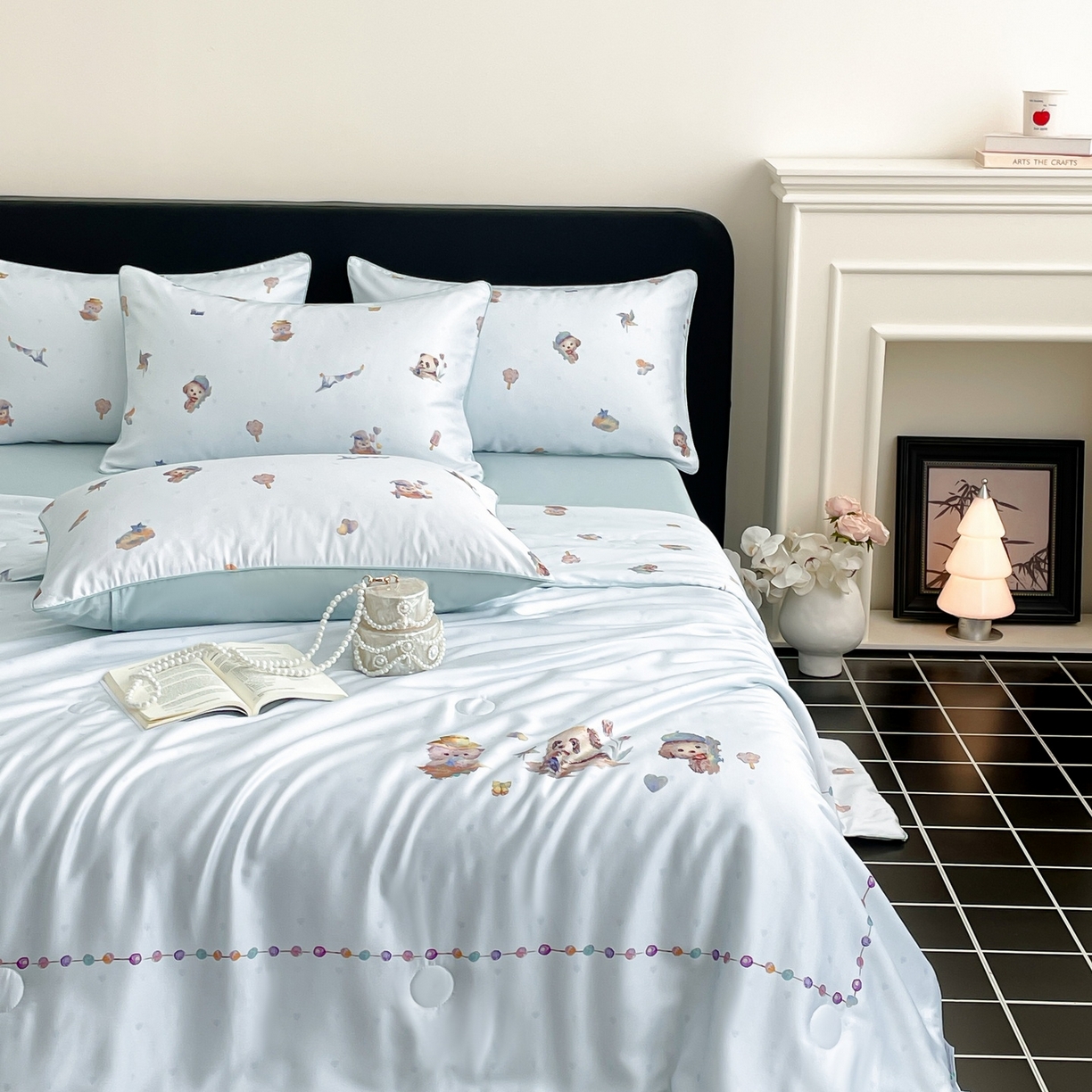 91家纺网 家纺一手货源 找家纺 慕晨 2026新款莱赛尔数码印高级简奢卡通大版印花丝滑夏被四件套 三只熊--兰