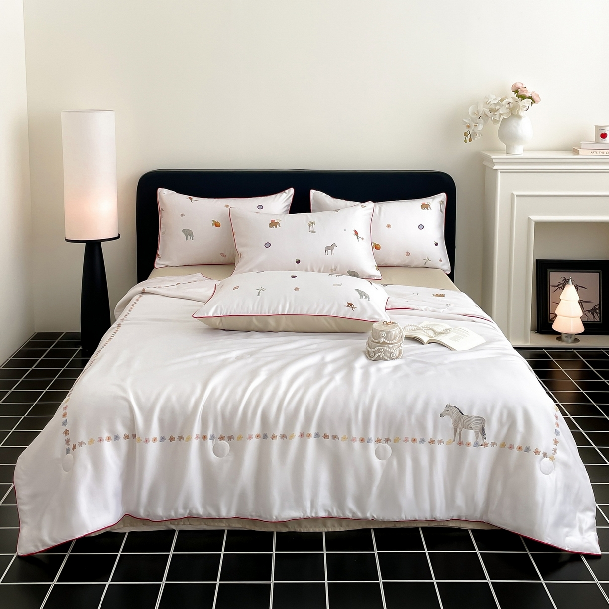 91家纺网 家纺一手货源 找家纺 慕晨 2026新款莱赛尔数码印高级简奢卡通大版印花丝滑夏被四件套 斑马--米白