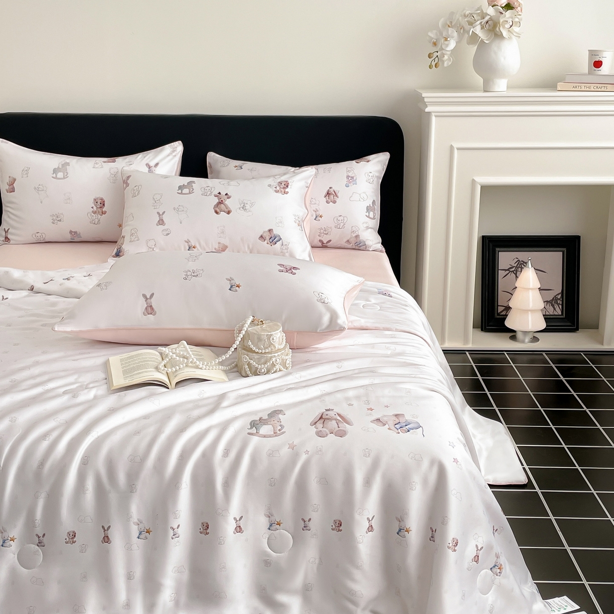 91家纺网 家纺一手货源 找家纺 慕晨 2026新款莱赛尔数码印高级简奢卡通大版印花丝滑夏被四件套 木马象--米白