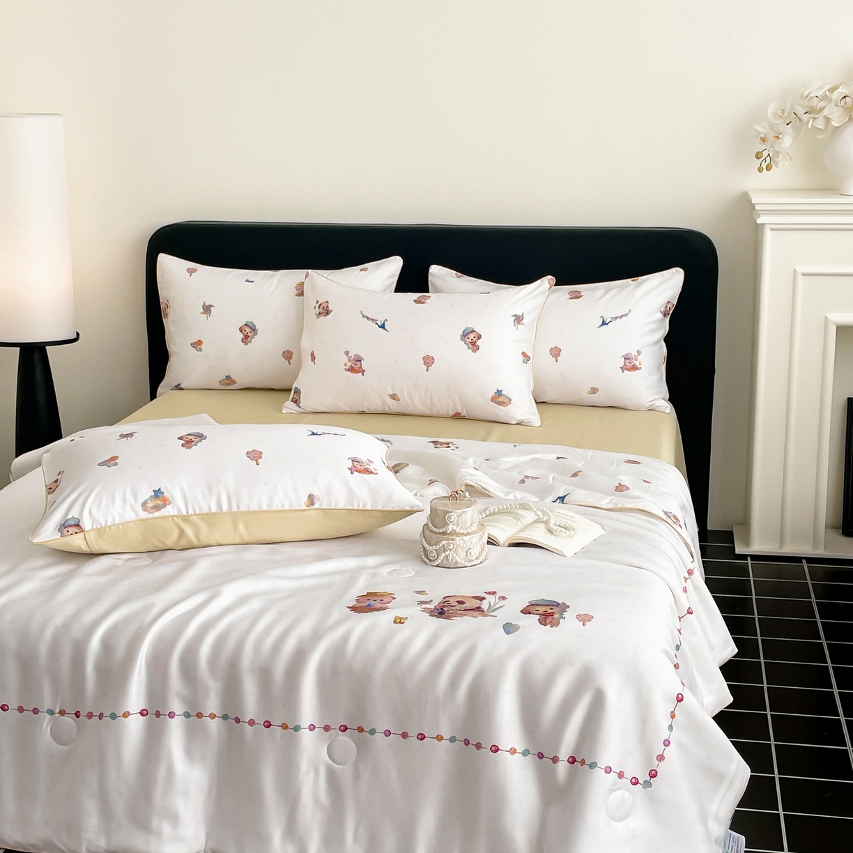 91家纺网 家纺一手货源 找家纺 慕晨 2026新款莱赛尔数码印高级简奢卡通大版印花丝滑夏被四件套 三只熊--米白