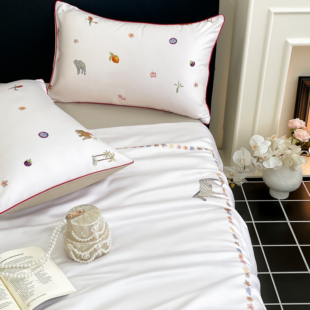 91家纺网 家纺一手货源 找家纺 慕晨 2026新款莱赛尔数码印高级简奢卡通大版印花丝滑夏被四件套 斑马--米白