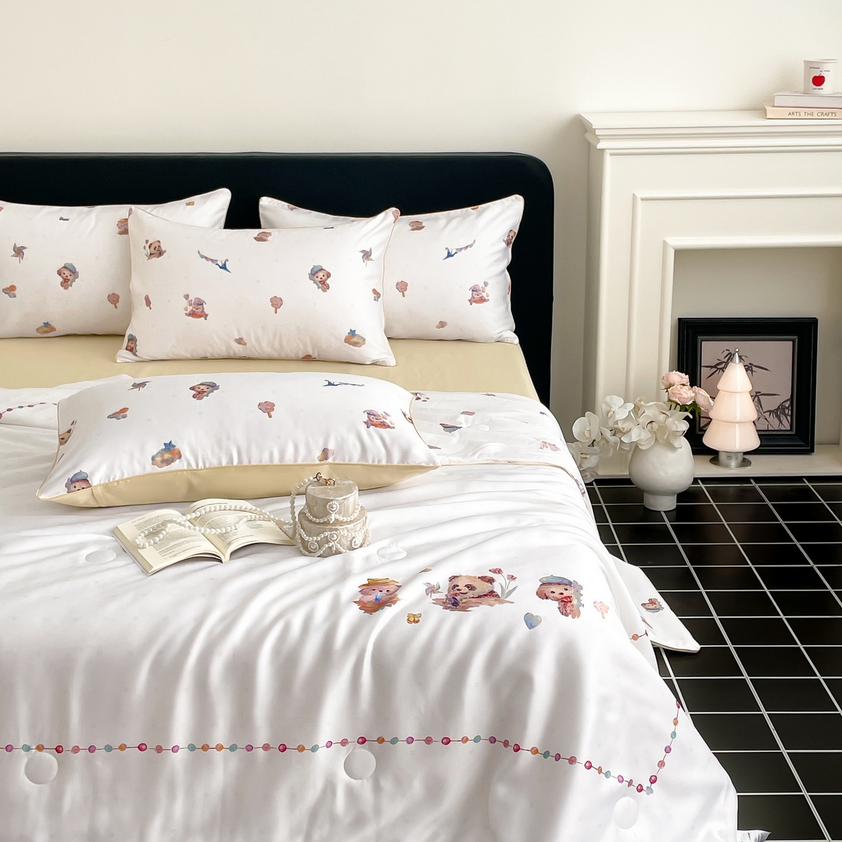 91家纺网 家纺一手货源 找家纺 慕晨 2026新款莱赛尔数码印高级简奢卡通大版印花丝滑夏被四件套 三只熊--米白