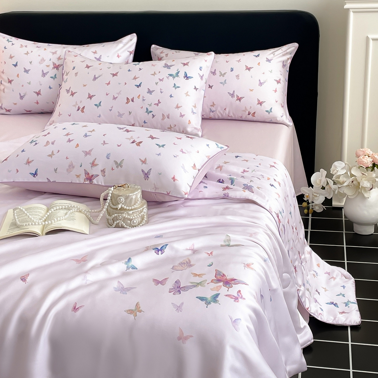 91家纺网 家纺一手货源 找家纺 慕晨 2026新款莱赛尔数码印高级简奢卡通大版印花丝滑夏被四件套 蝶舞