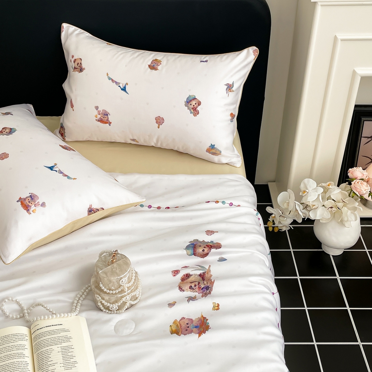 91家纺网 家纺一手货源 找家纺 慕晨 2026新款莱赛尔数码印高级简奢卡通大版印花丝滑夏被四件套 三只熊--米白