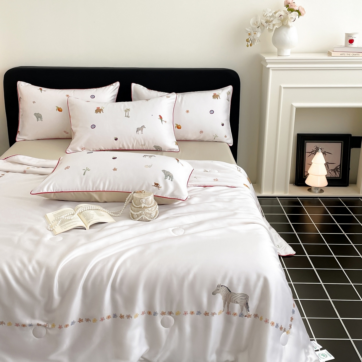 91家纺网 家纺一手货源 找家纺 慕晨 2026新款莱赛尔数码印高级简奢卡通大版印花丝滑夏被四件套 斑马--米白