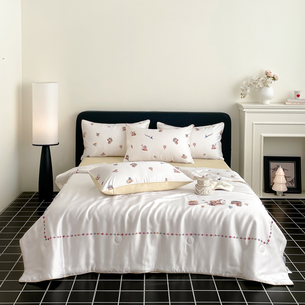 91家纺网 家纺一手货源 找家纺 慕晨 2026新款莱赛尔数码印高级简奢卡通大版印花丝滑夏被四件套 三只熊--米白