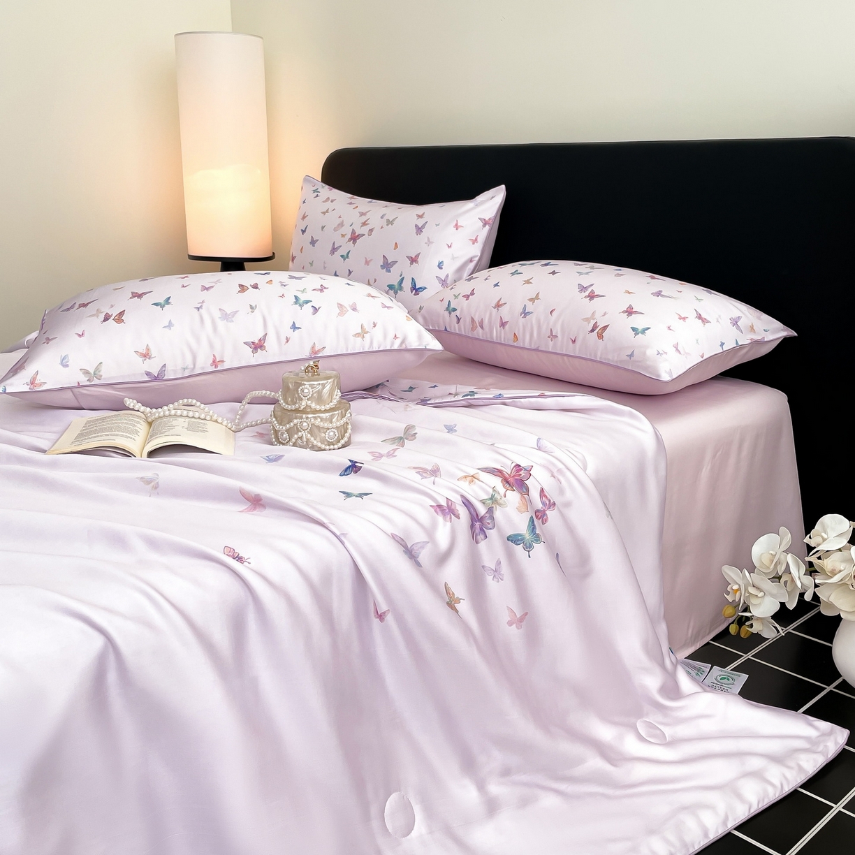 91家纺网 家纺一手货源 找家纺 慕晨 2026新款莱赛尔数码印高级简奢卡通大版印花丝滑夏被四件套 蝶舞