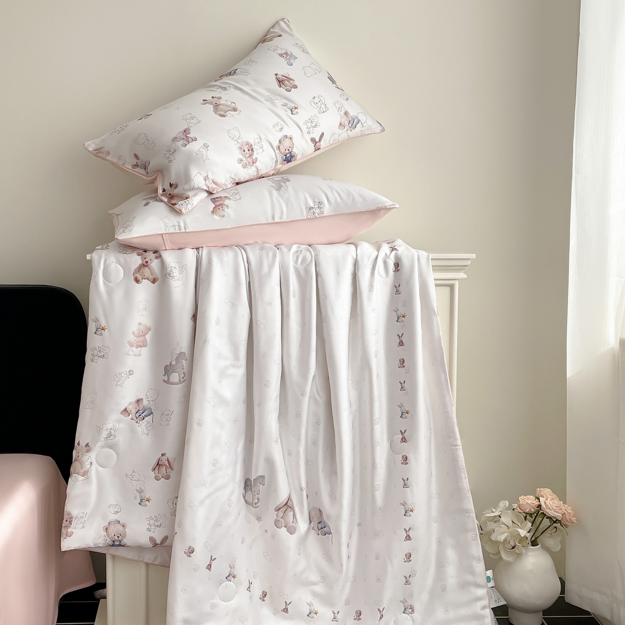 91家纺网 家纺一手货源 找家纺 慕晨 2026新款莱赛尔数码印高级简奢卡通大版印花丝滑夏被四件套 木马象--米白