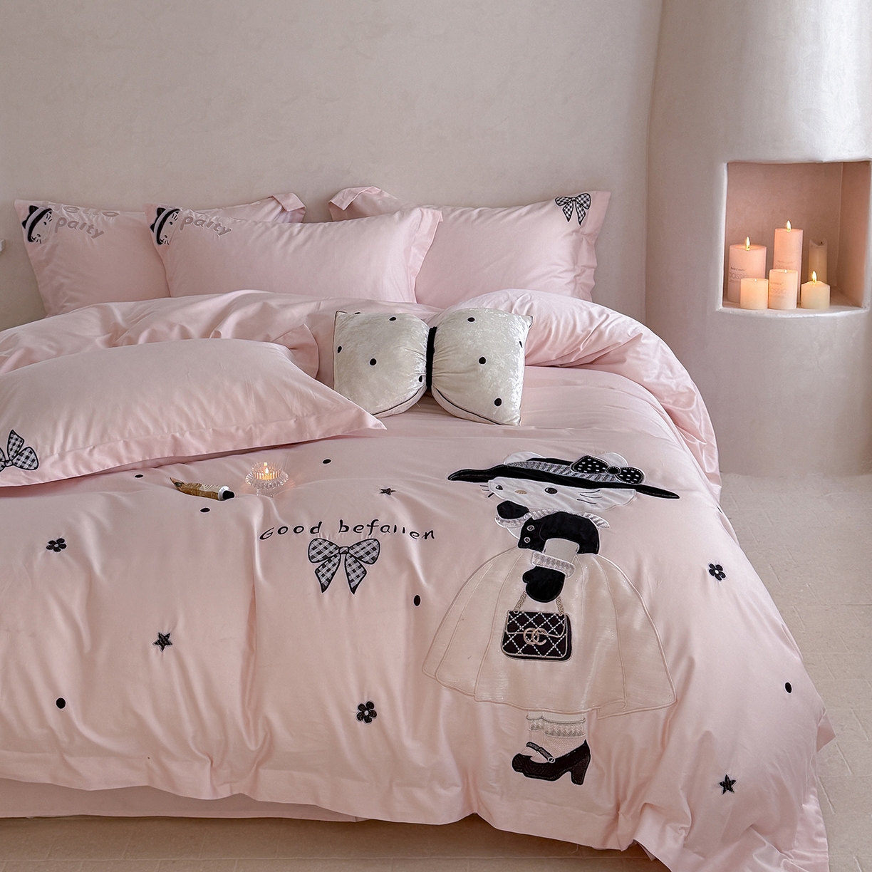 91家纺网 家纺一手货源 找家纺 优悦生活馆 2026新款全棉贴布绣四件套-喵喵小香风 喵喵小香风-粉