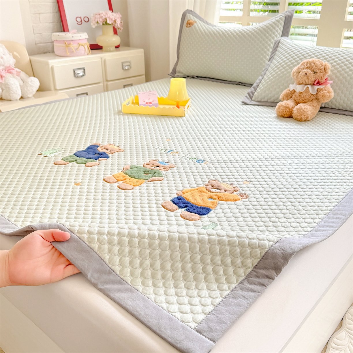 91家纺网 家纺一手货源 找家纺 （总）绒棉世家 2026新款高克重PE聚乙中分子复合凉感软席贴布绣凉席三件套