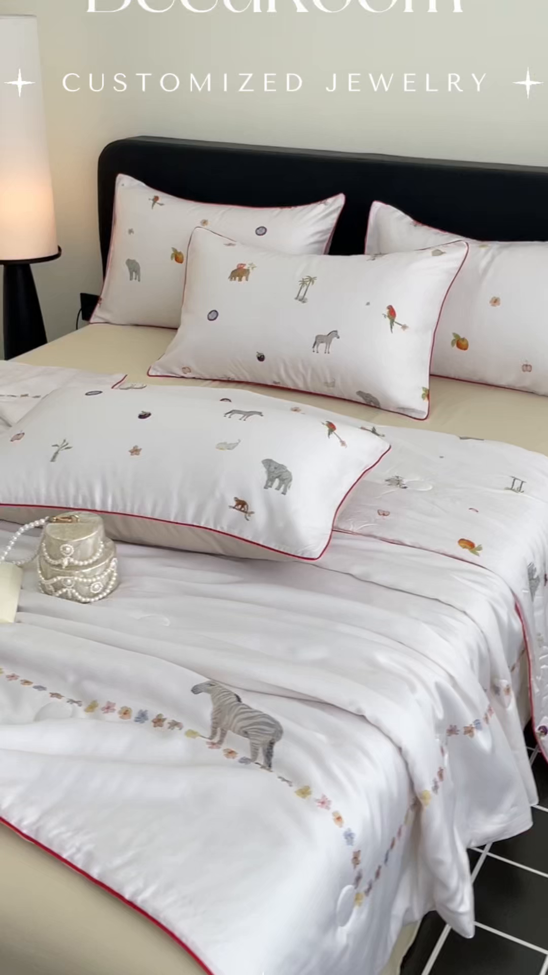 91家纺网 家纺一手货源 找家纺 慕晨 2026新款莱赛尔数码印高级简奢卡通大版印花丝滑夏被四件套 斑马--米白