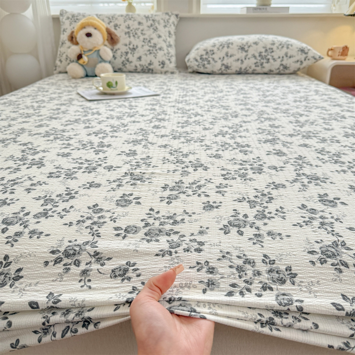 91家纺网 家纺一手货源 找家纺 女子家纺 2026新款亲肤泡芙纱印花床笠单床笠床笠单件 柔花诗意