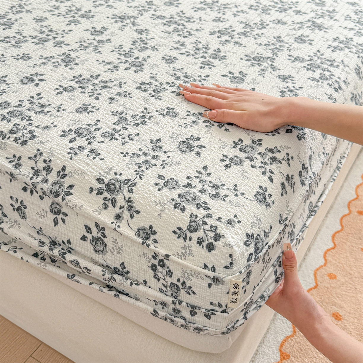 91家纺网 家纺一手货源 找家纺 女子家纺 2026新款亲肤泡芙纱印花床笠单床笠床笠单件 柔花诗意