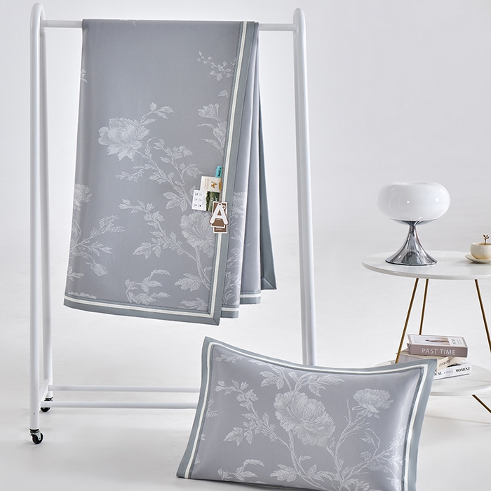 91家纺网 家纺一手货源 找家纺 小牛席业 2026新款牡丹清凉大提花冰丝席凉席席子 灰色