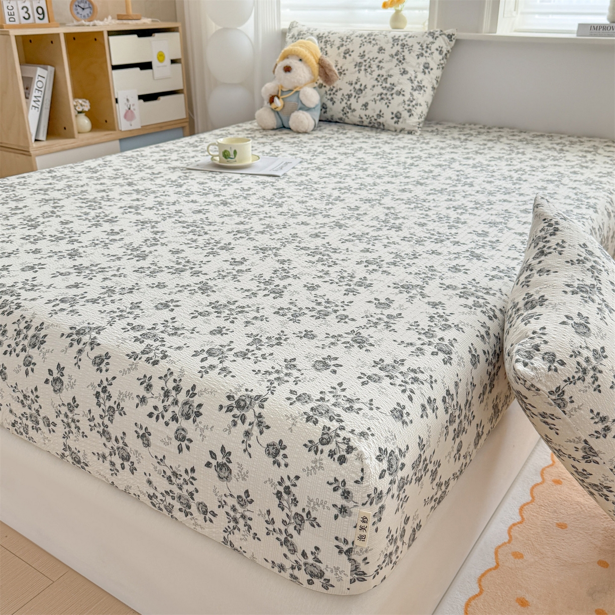 91家纺网 家纺一手货源 找家纺 女子家纺 2026新款亲肤泡芙纱印花床笠单床笠床笠单件 柔花诗意