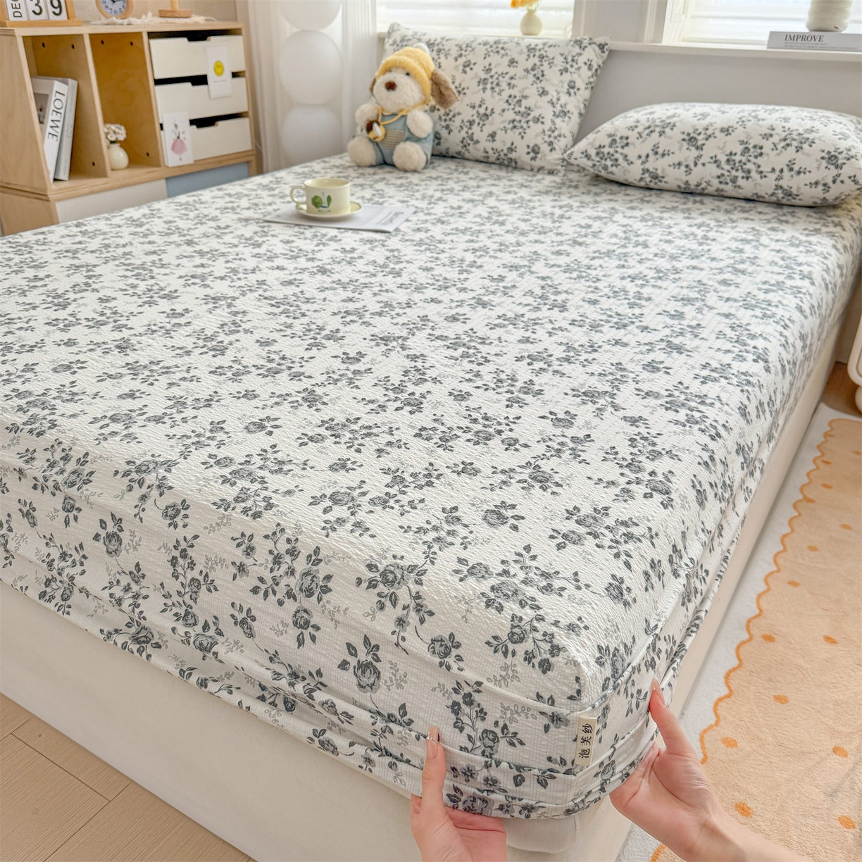 91家纺网 家纺一手货源 找家纺 女子家纺 2026新款亲肤泡芙纱印花床笠单床笠床笠单件 柔花诗意