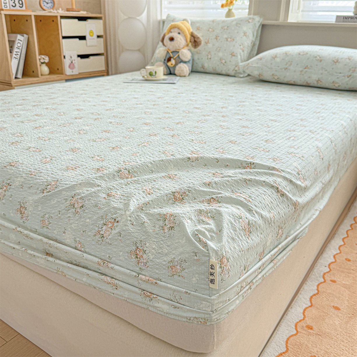 91家纺网 家纺一手货源 找家纺 女子家纺 2026新款亲肤泡芙纱印花床笠单床笠床笠单件 柔情蜜意