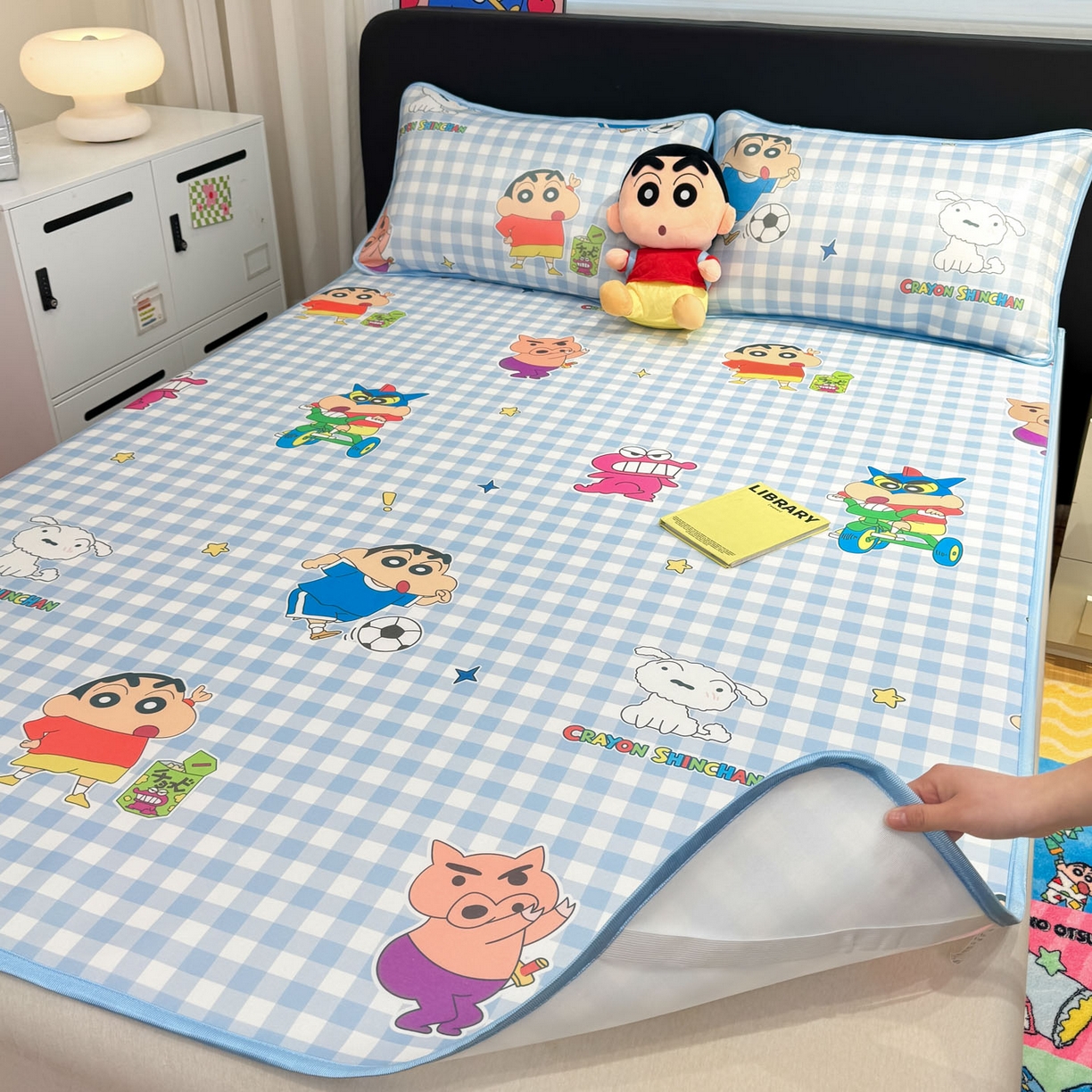 91家纺网 家纺一手货源 找家纺 （总）博雅 2026新款蜡笔小新正版授权小冰皮小版印花凉席-平铺款