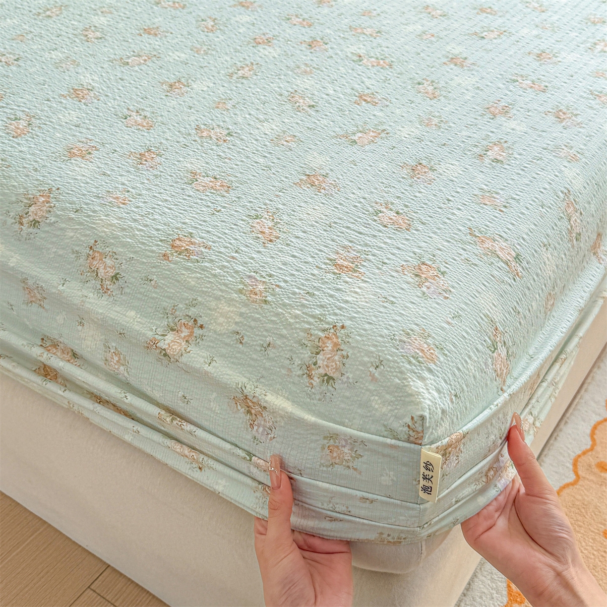 91家纺网 家纺一手货源 找家纺 女子家纺 2026新款亲肤泡芙纱印花床笠单床笠床笠单件 柔情蜜意