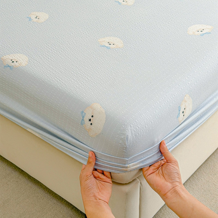 91家纺网 家纺一手货源 找家纺 几禾 2026新款高克重泡芙纱~印花款（单床笠）浅糯系列-110g CL浅糯-蓝领结狗