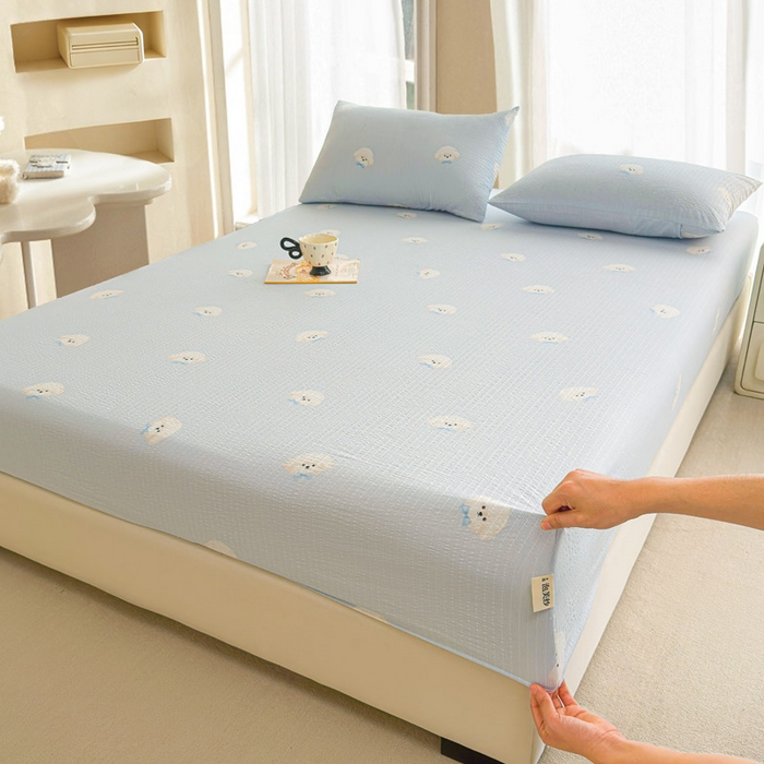 91家纺网 家纺一手货源 找家纺 几禾 2026新款高克重泡芙纱~印花款（单床笠）浅糯系列-110g CL浅糯-蓝领结狗