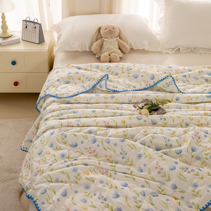 91家纺网 家纺一手货源 找家纺 爱微坊 2026新款A类水洗棉小碎花贝壳边夏被 花海