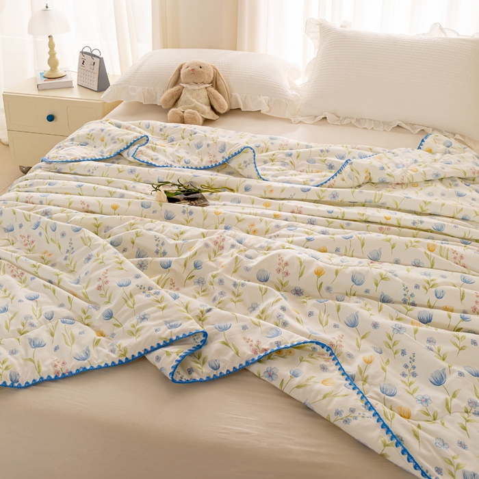 91家纺网 家纺一手货源 找家纺 爱微坊 2026新款A类水洗棉小碎花贝壳边夏被 花海