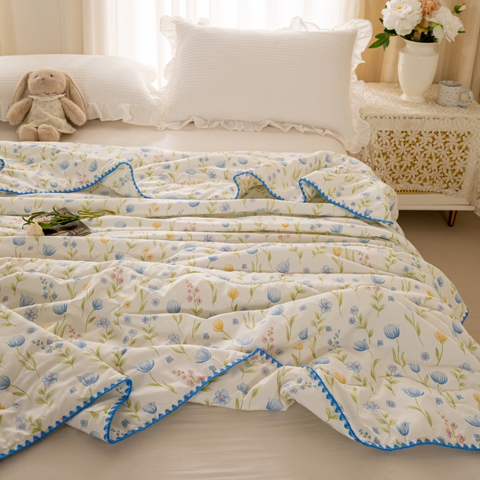 91家纺网 家纺一手货源 找家纺 爱微坊 2026新款A类水洗棉小碎花贝壳边夏被 花海