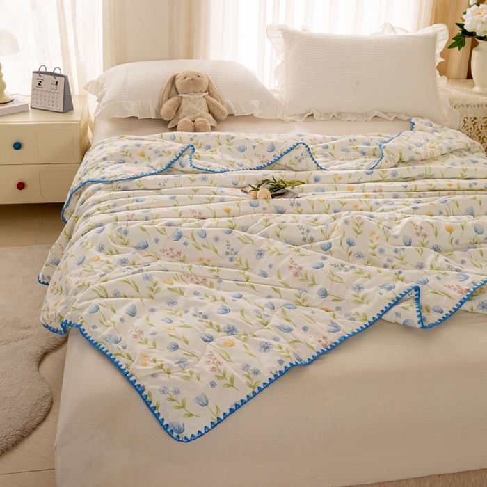 91家纺网 家纺一手货源 找家纺 爱微坊 2026新款A类水洗棉小碎花贝壳边夏被 花海