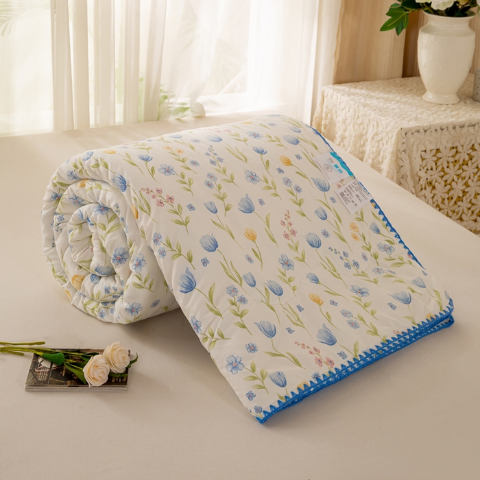 91家纺网 家纺一手货源 找家纺 爱微坊 2026新款A类水洗棉小碎花贝壳边夏被 花海