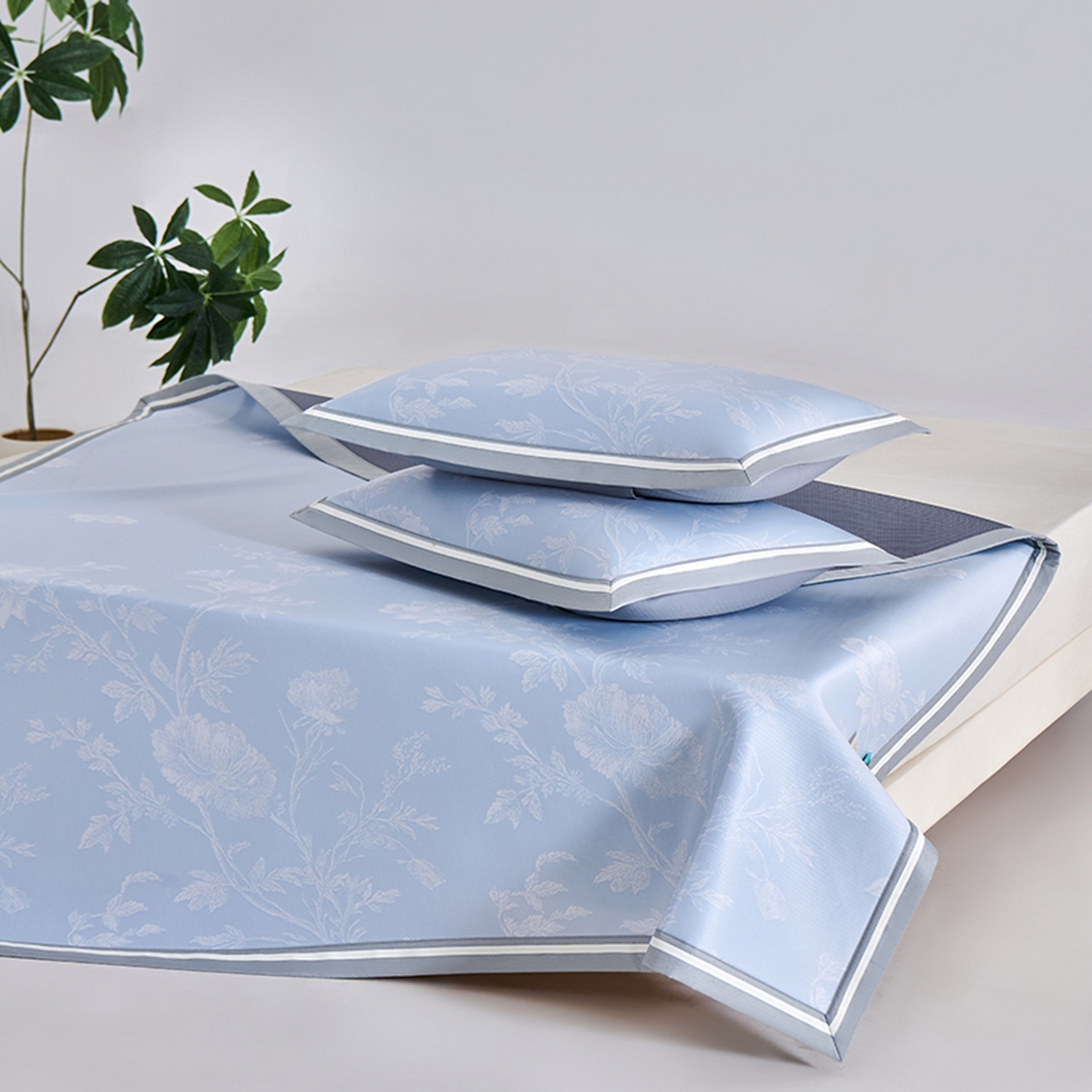 91家纺网 家纺一手货源 找家纺 小牛席业 2026新款牡丹清凉大提花冰丝席凉席席子 蓝色