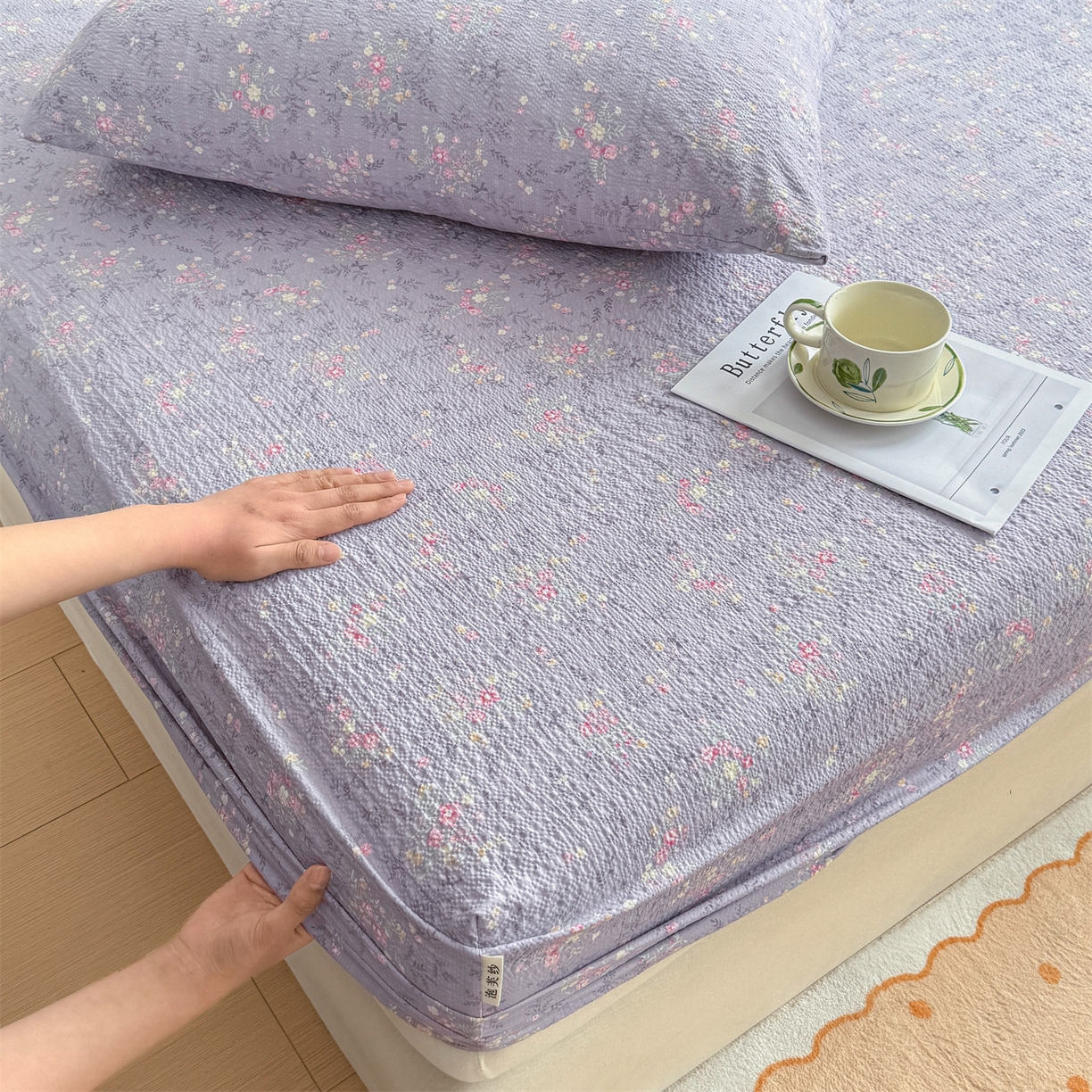 91家纺网 家纺一手货源 找家纺 女子家纺 2026新款亲肤泡芙纱印花床笠单床笠床笠单件 柔紫碎花