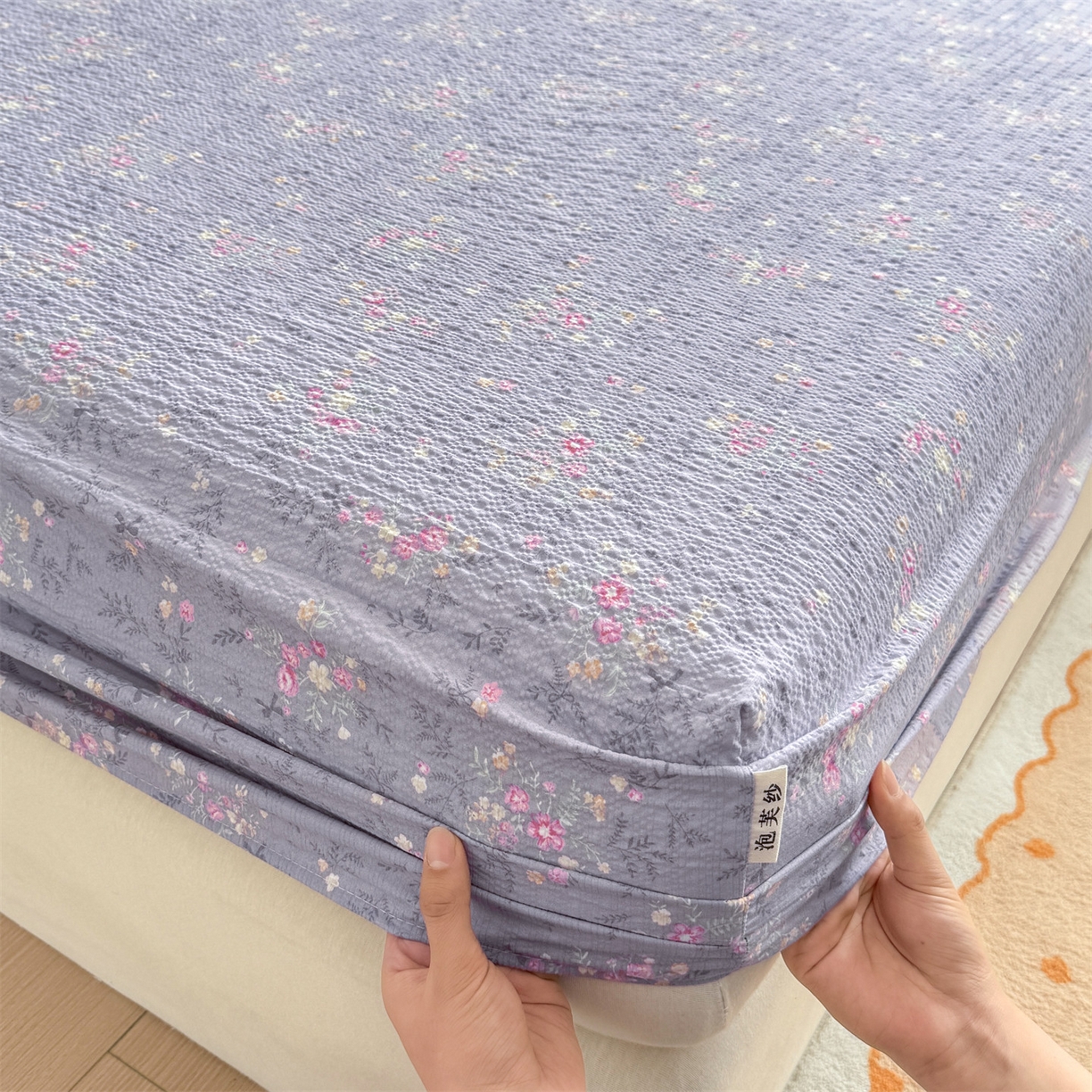 91家纺网 家纺一手货源 找家纺 女子家纺 2026新款亲肤泡芙纱印花床笠单床笠床笠单件 柔紫碎花