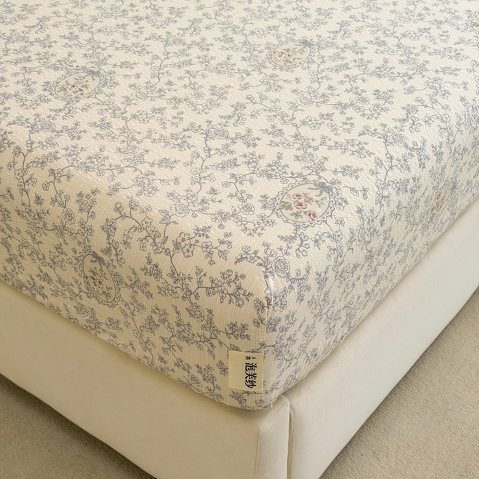 91家纺网 家纺一手货源 找家纺 几禾 2026新款高克重泡芙纱~印花款（单床笠）浅糯系列-110g CL浅糯-蕾丝花匣