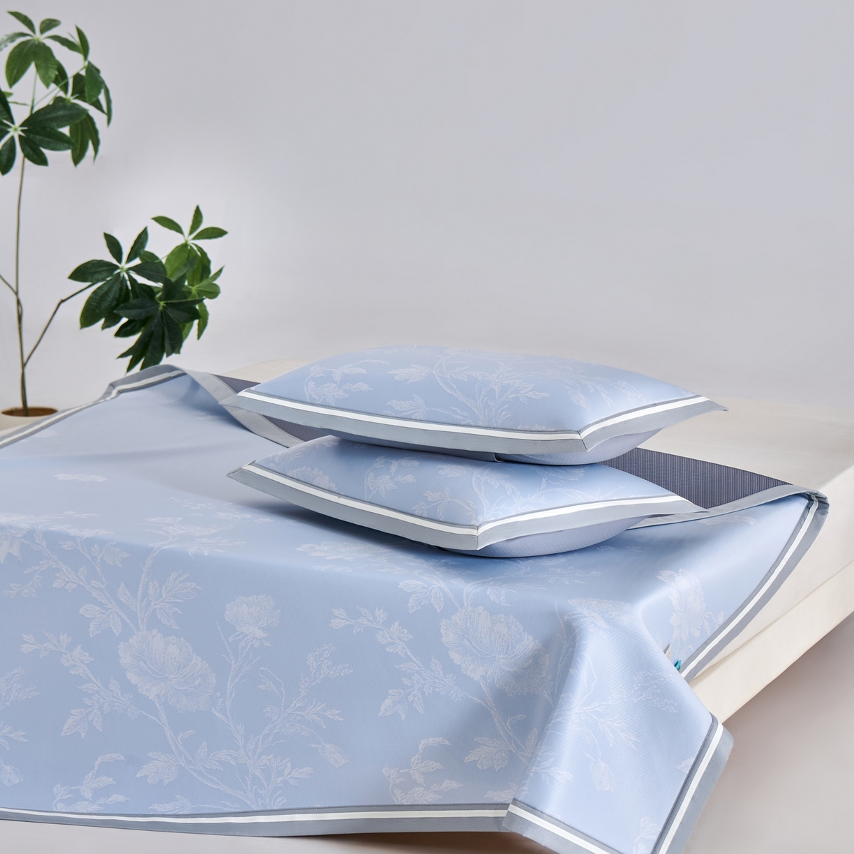 91家纺网 家纺一手货源 找家纺 小牛席业 2026新款牡丹清凉大提花冰丝席凉席席子 蓝色