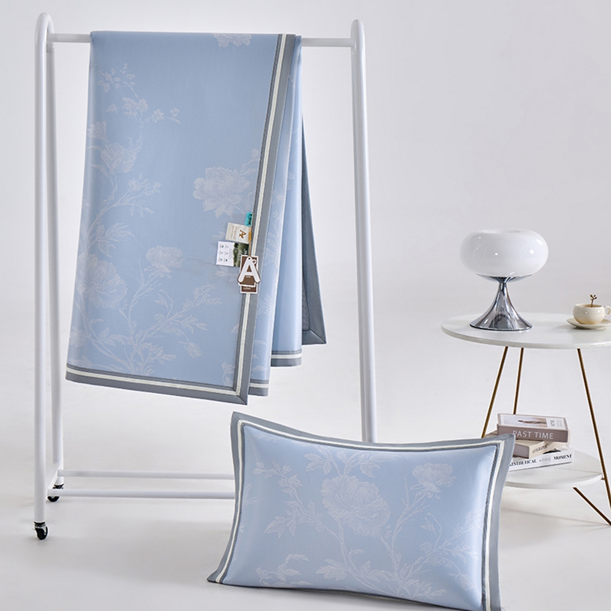 91家纺网 家纺一手货源 找家纺 小牛席业 2026新款牡丹清凉大提花冰丝席凉席席子 蓝色