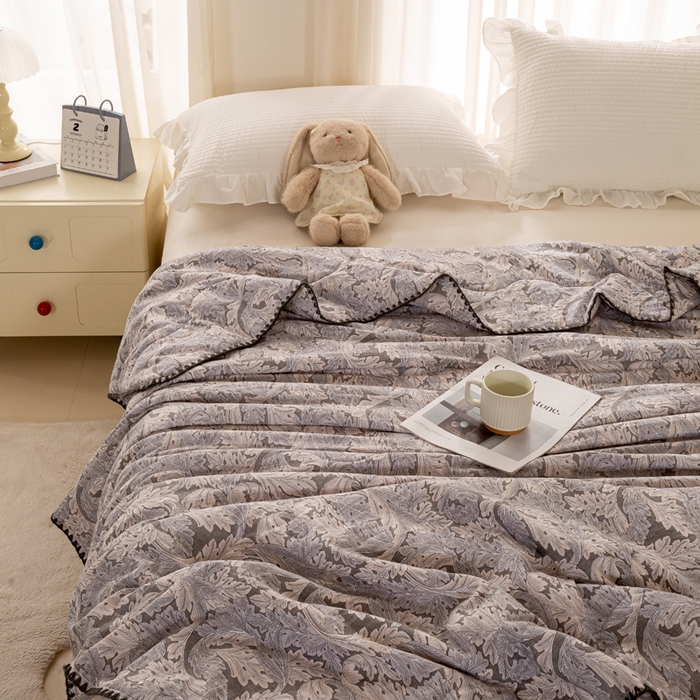 91家纺网 家纺一手货源 找家纺 爱微坊 2026新款A类水洗棉小碎花贝壳边夏被 蝶恋花