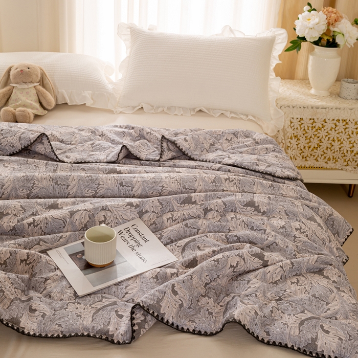 91家纺网 家纺一手货源 找家纺 爱微坊 2026新款A类水洗棉小碎花贝壳边夏被 蝶恋花